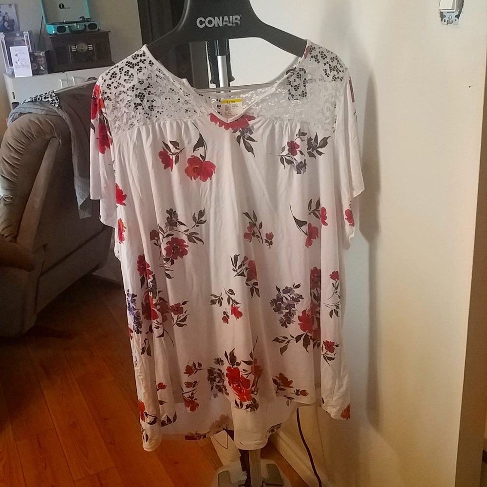 Torrid Lace Flutter Sleeve Floral Blouse 4